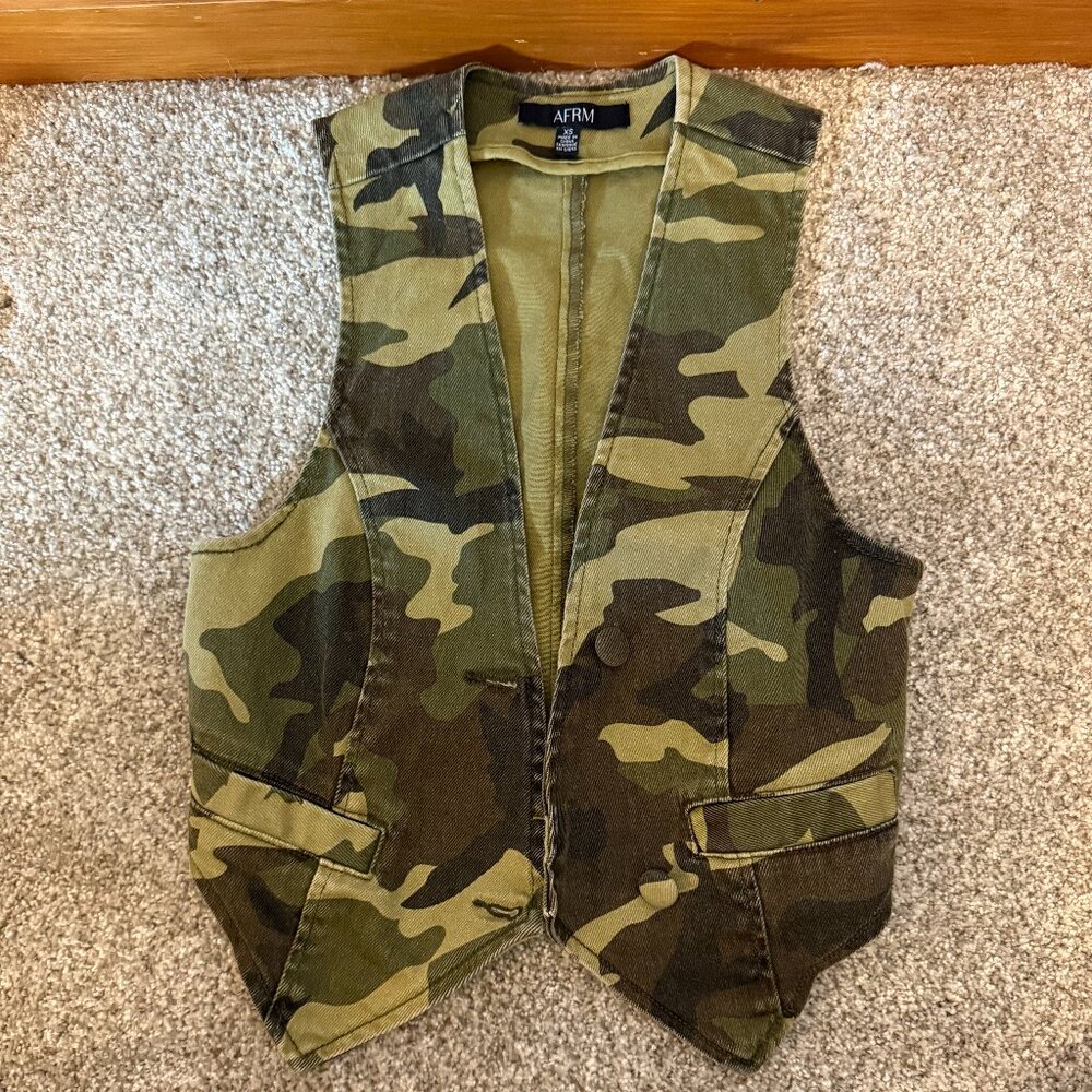 Camo Vest Button up - Never been worn